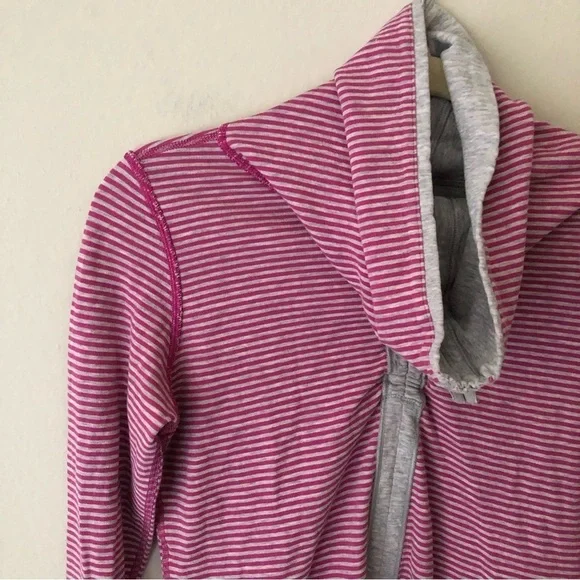 Lululemon In a Cinch Longsleeve Tee Pullover Heathered Grey Pink Striped… - Picture 11 of 15